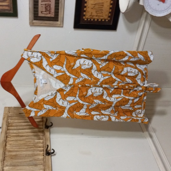 Nine West Tops - 🟢6oz (224) Nine west yellow, white leaf print button down blouse